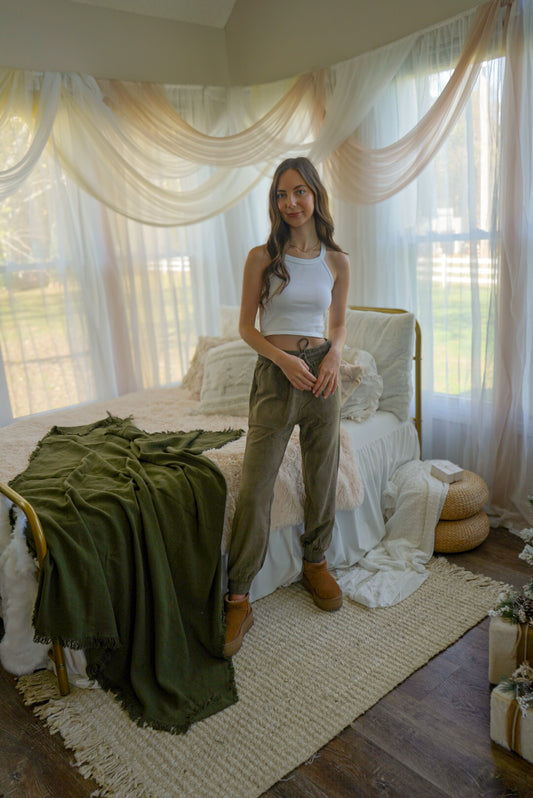 Olive Joggers ๐ 1 small & large