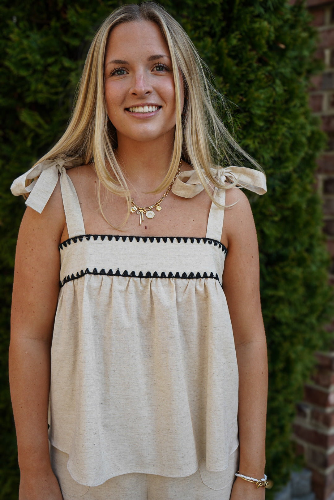Out & About Linen Set