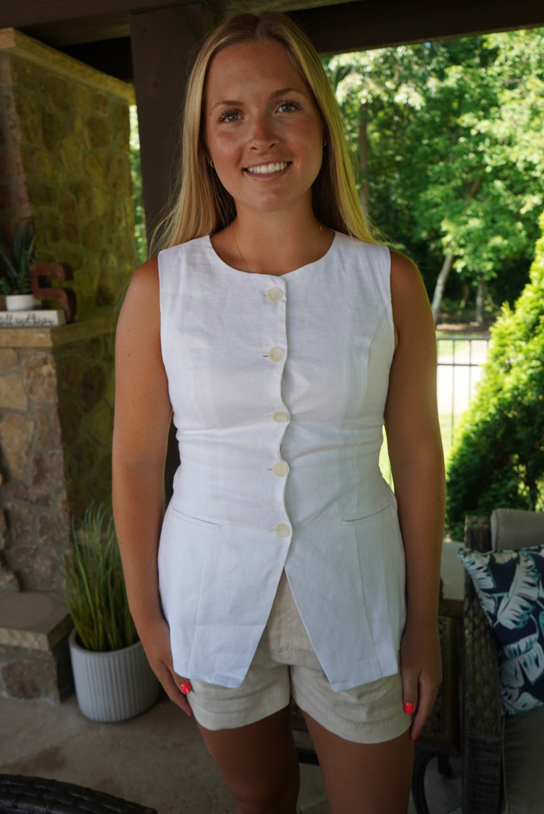 The Ivy Linen Vest- White