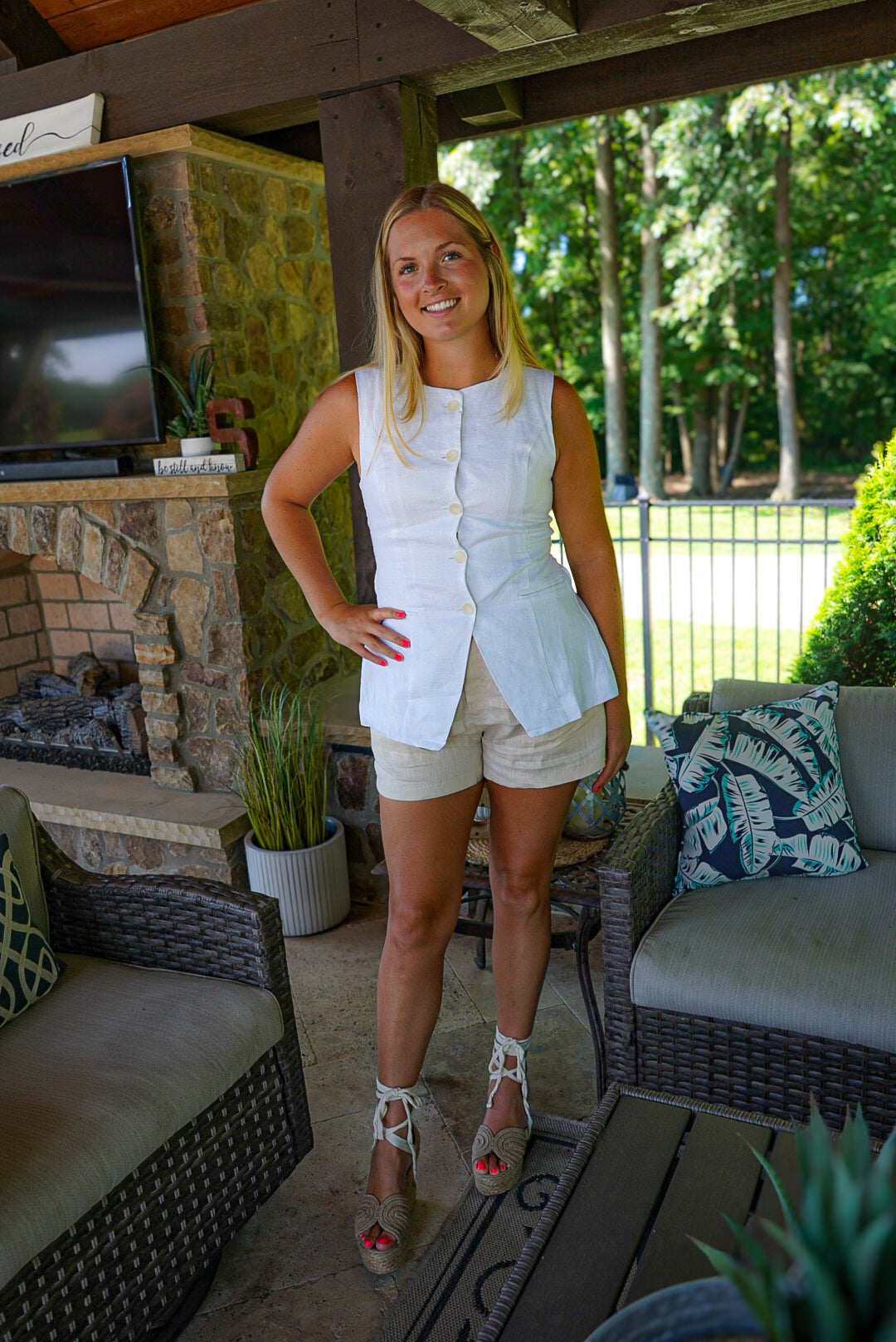 The Ivy Linen Vest- White