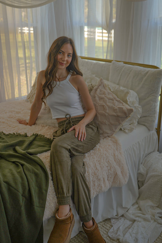 Olive Joggers ๐ 1 small & large